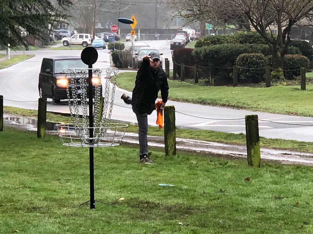 RoseCityGolfPDX's tweet photo. Stoked to have over 8️⃣0️⃣ disc golfers from @StumptownDG here today for Slosh #3! 🥏 https://t.co/56b8Yy0O4r