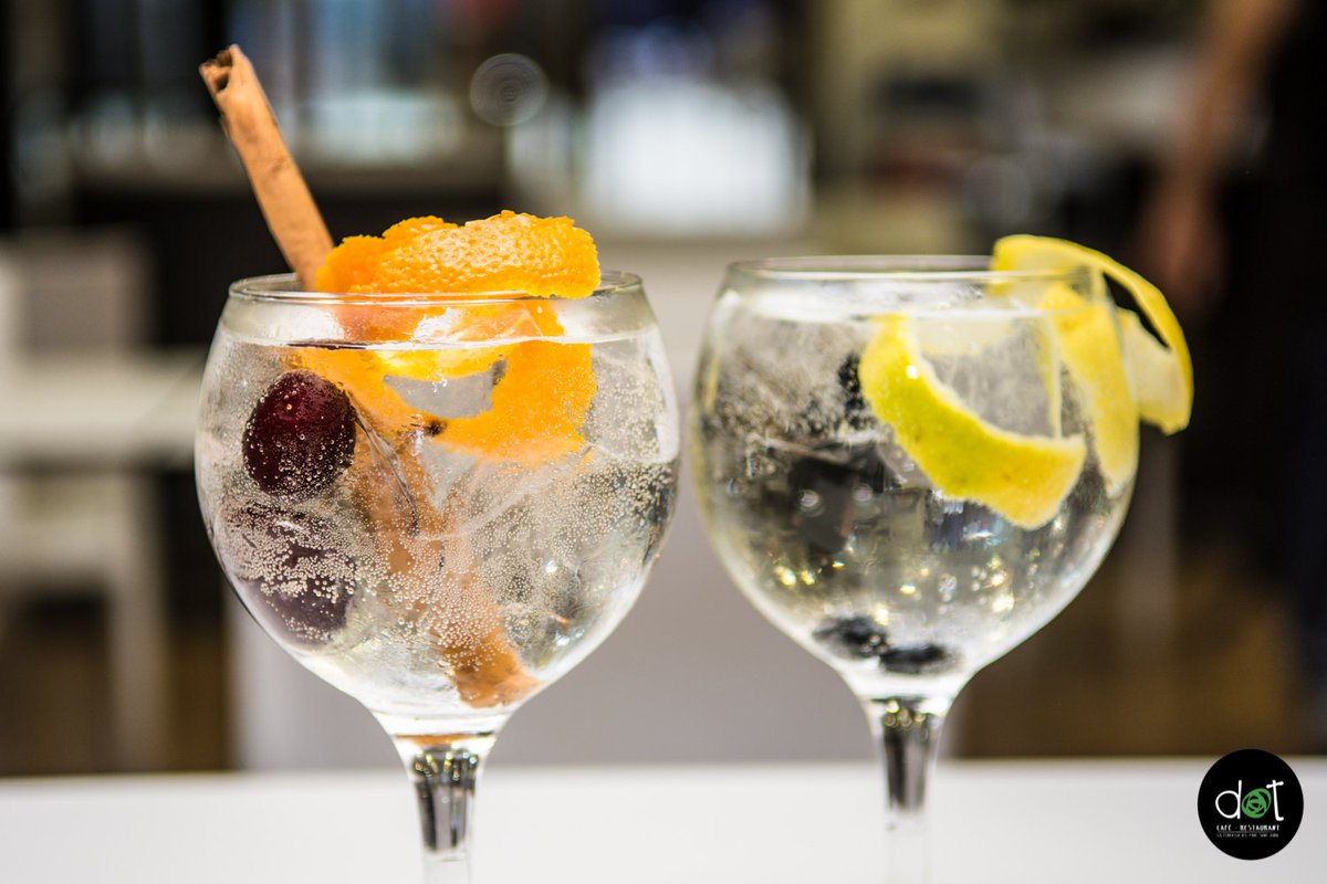 Els diumenges a la tarda, al DOT, ens posem en mode #cocktail!
Vine a gaudir dels nostres #combinats: mojitos, gintonics...  🍸