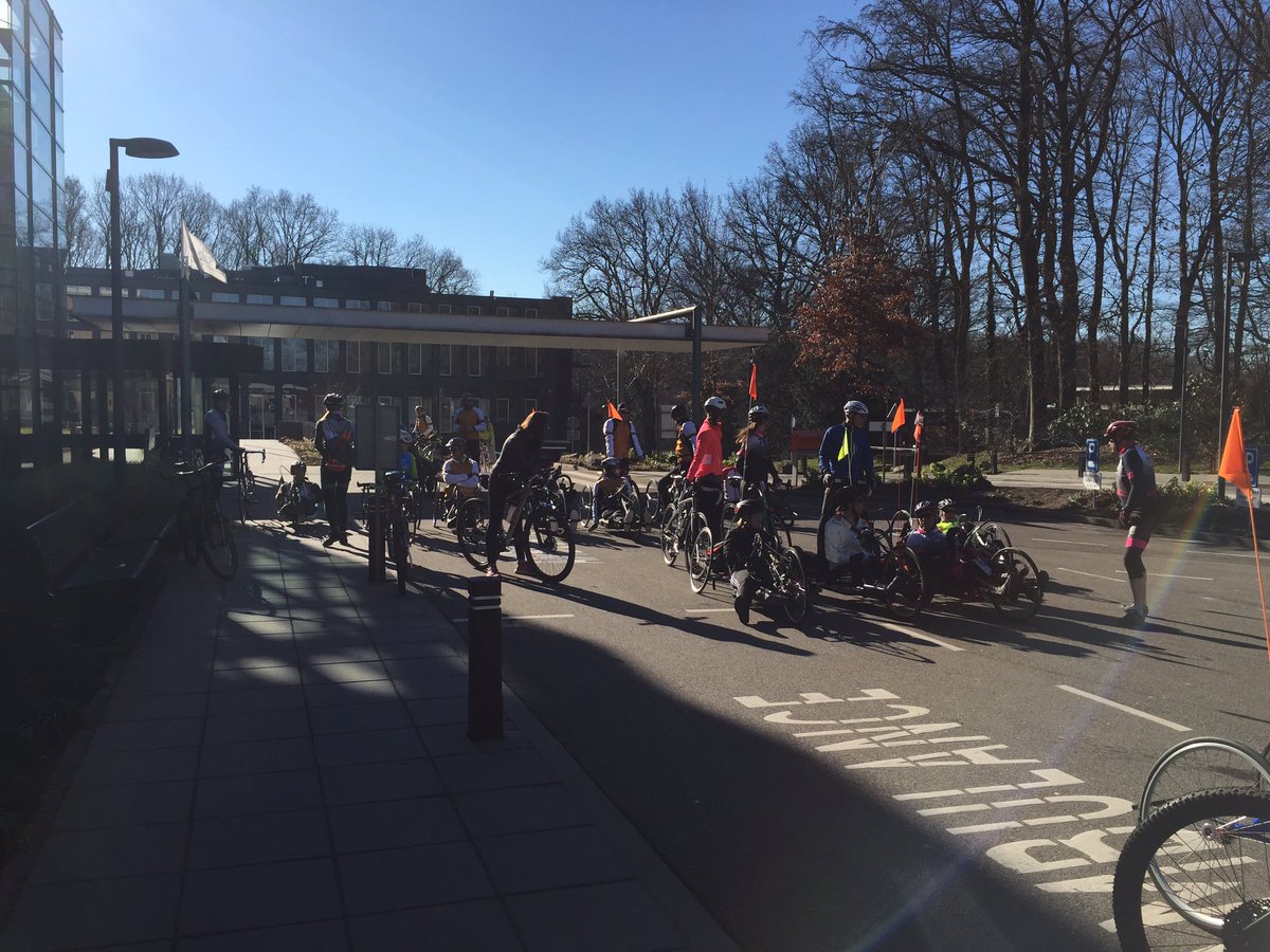 ed_niet's tweet photo. Vandaag een mooie clinic in de heuvels rond Nijmegen met @MaartensMasters @LibraBikers en @Tollbridgebikers Bedankt voor de organisatie Ellen Moons-Langeweg  en Sint Maartenskliniek
#MoveForward #HandbikeBattle2019 #maartenskliniek https://t.co/yLx4AqHCLE