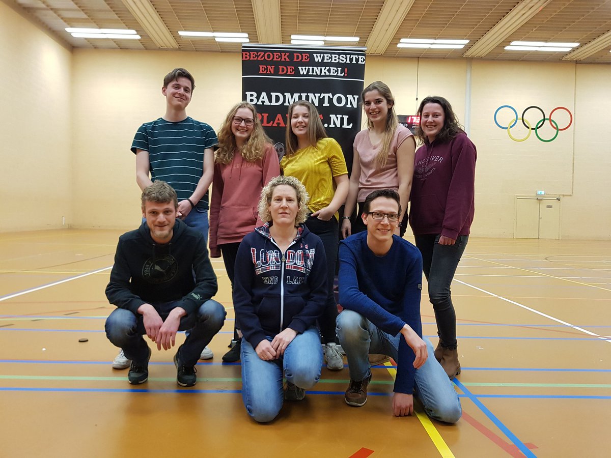 De aanwezige verliezers stonden erop dat ze ook op de foto mochten. Iedereen heeft zijn stinkende best gedaan om mooie en leuke wedstrijden te spelen.