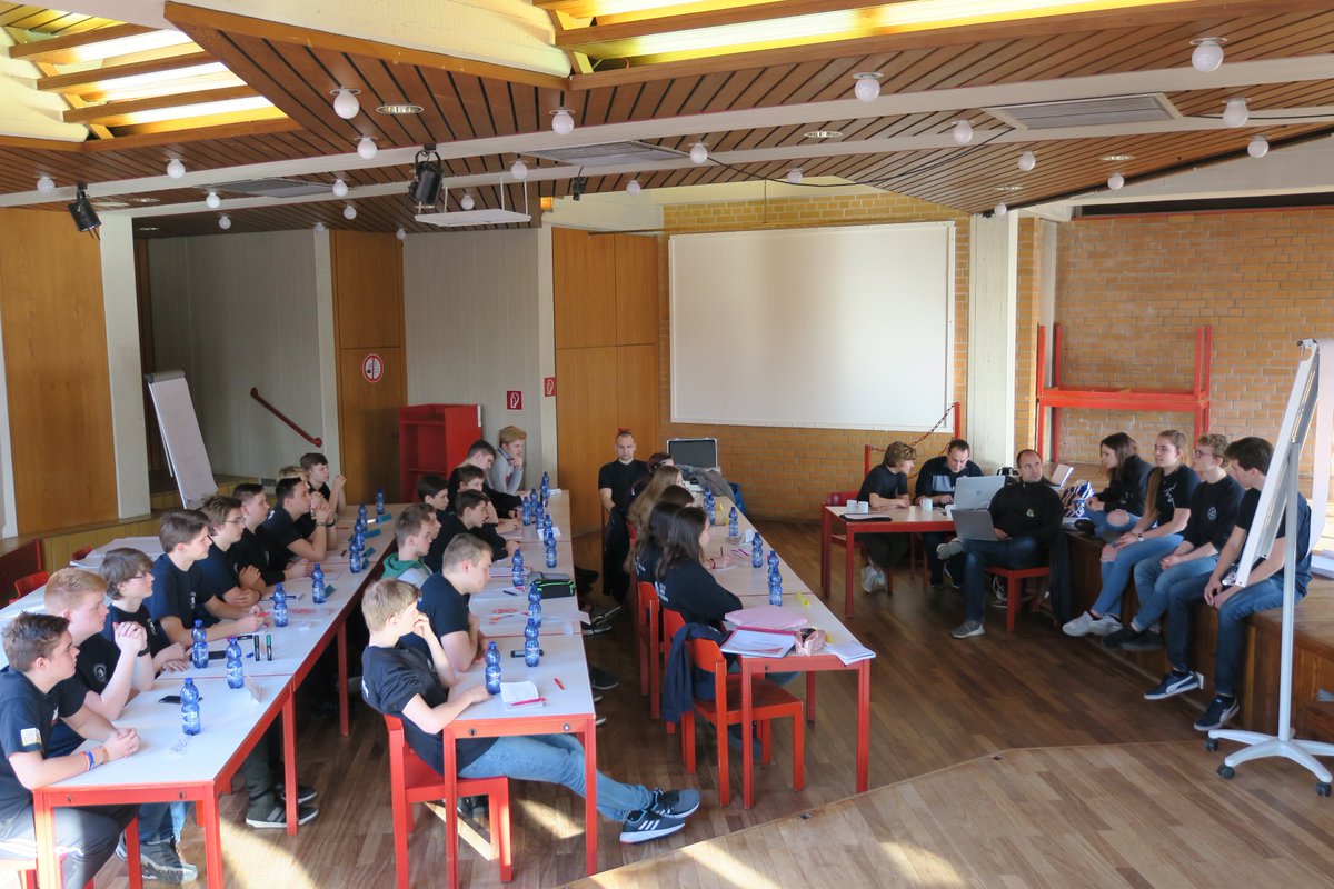 JF_Berlin's tweet photo. Am Wochenende fand unser Jugendforum statt. Es trafen sich alle  Jugendsprecher, um sich über aktuelles aus den jeweiligen Jugendfeuerwehren und Direktionen auszutauschen. Es gab diverse Workshops und natürlich kam der Spaß nicht zu kurz. https://t.co/i7vjdxu35D