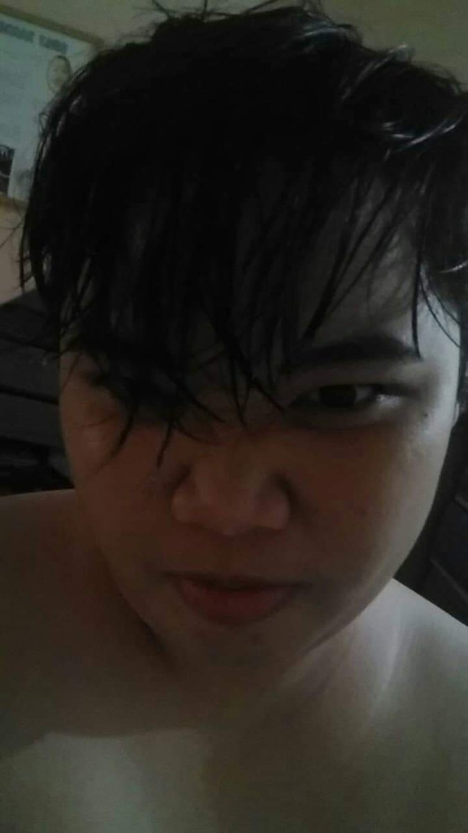 weirdooooooow's tweet photo. @BisexualPinas Ang pokpok ni beshy! 😂😁🌈 https://t.co/sjh4WMSHWm