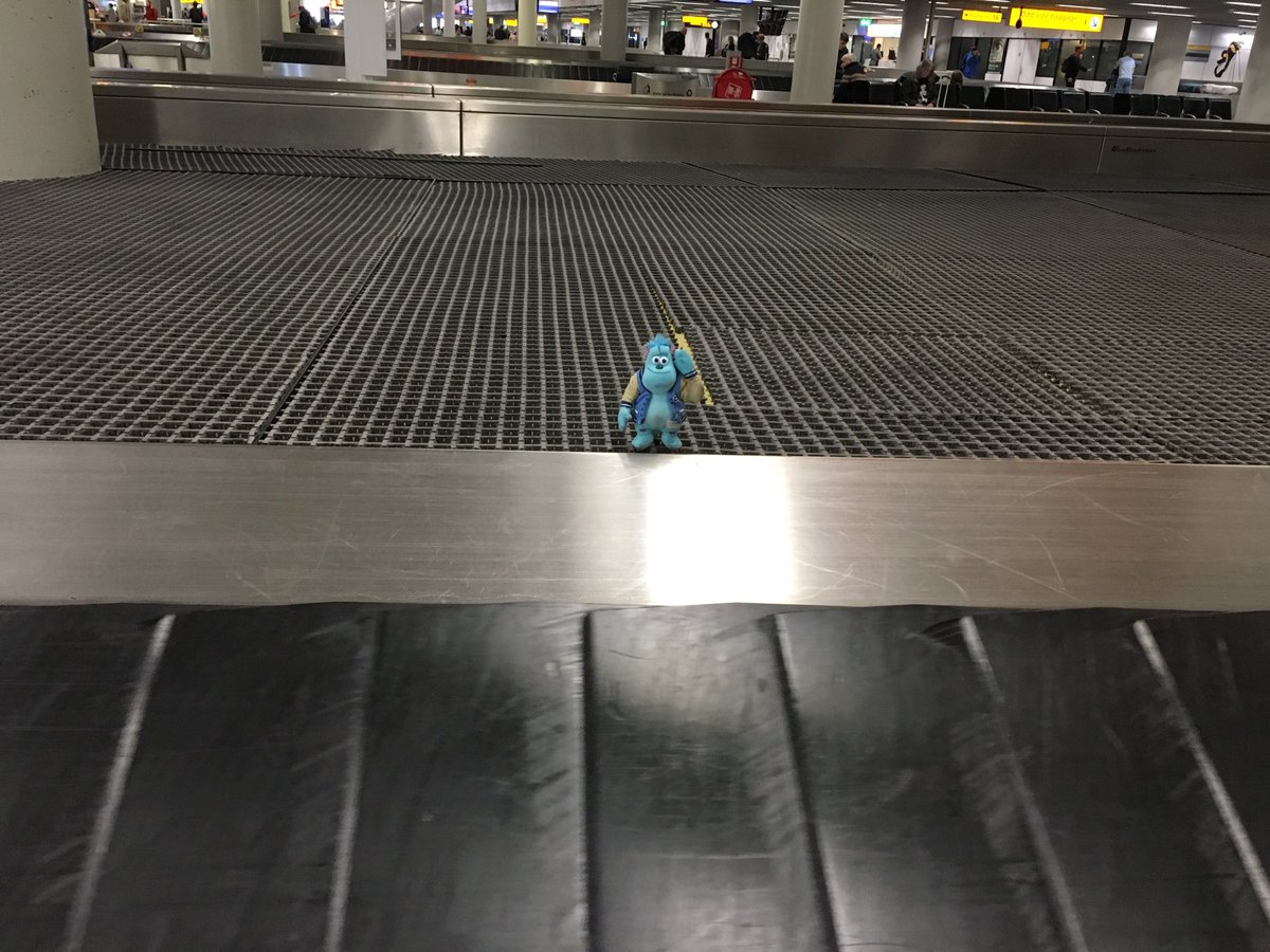 jfvveen's tweet photo. Warm welcome after returning from my ⁦@mijksenaar⁩ NY trip yesterday with ⁦@KLM⁩  ⁦@Schiphol⁩ baggage belt 15 https://t.co/4But4isgdZ