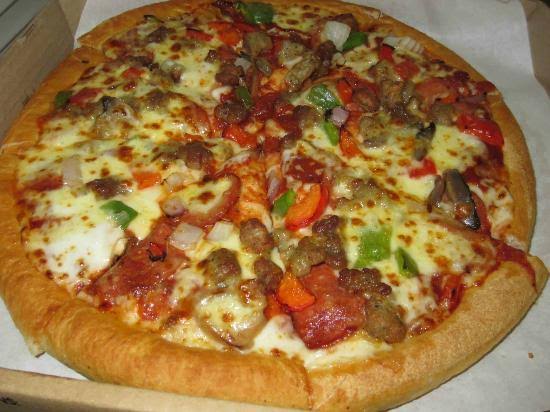 ItsMarga15's tweet photo. "Pizza makes me think that anything is possible." 
#yummy 😋
#pizza🍕 https://t.co/MX9vnLxBDd
