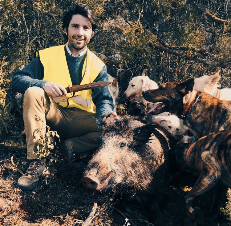 EMELMANI's tweet photo. Bonito fin de temporada cambiando el rifle por el cuchillo. #RehaleroPorUnDia

Gracias a la familia #Munilo por el gran día que me regalaron ayer, disfrutando del campo, de sus perros, de las ladras y de esos dos bonitos agarres. #Feliz https://t.co/iIkoxRoi7h