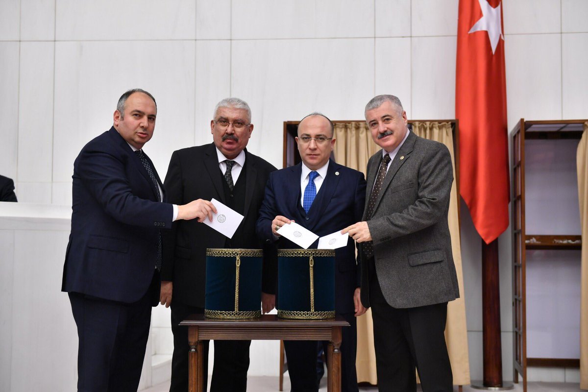 TBMM’nin 29. Başkanı olarak seçilen AK Parti Tekirdağ Milletvekili Sayın Mustafa Şentop’u tebrik ediyor kutlu görevinde üstün başarılar diliyorum...