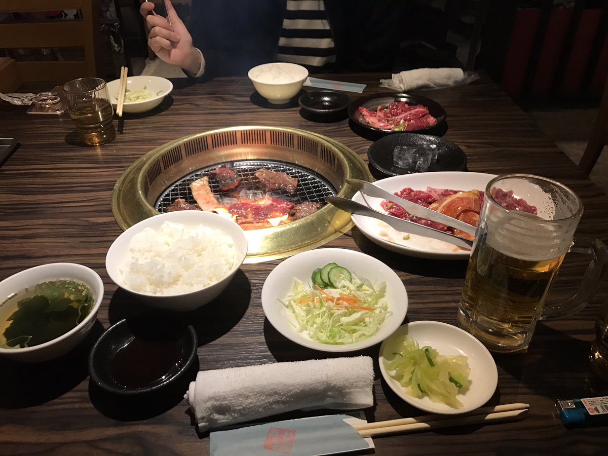 嬢 黒眼 お腹ペーコペーコぐー ペーコペーコぐー お腹がすいーたー みーんーなでー行ーこーうよー 焼肉ガーデン ペコ ペコ です 未だにソラで歌えます ノ