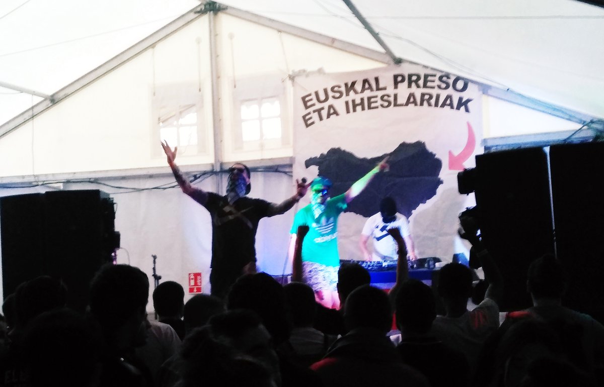 hasietabukatu's tweet photo. #40MinutuRock #gorpuzkingz
Atzoko momenturik ONENA.
Txoratute naukazute. https://t.co/RXpJm7lPeU