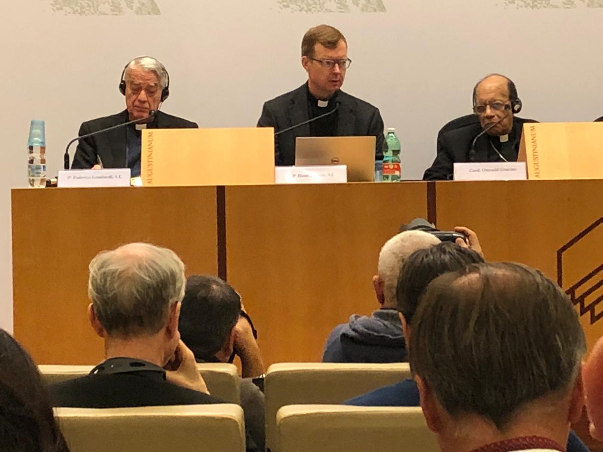vaticannews_it's tweet image. #PBC2019 #popeprotectionminors #briefing @hans_zollner "Dobbiamo affrontare il problema e intervenire a casa. Questo è un messaggio incoraggiante. L'elemento più importante in questo viaggio sono stati gli incontri dei vescovi con le vittime"