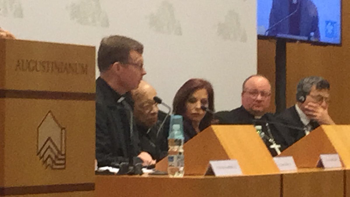 vaticannews_it's tweet image. #PBC2019 #popeprotectionminors #briefing @hans_zollner "Dobbiamo affrontare il problema e intervenire a casa. Questo è un messaggio incoraggiante. L'elemento più importante in questo viaggio sono stati gli incontri dei vescovi con le vittime"