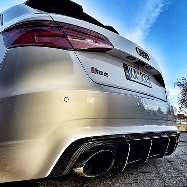 audidriven's tweet photo. Oval is the new round pipes
#audirs3
•
Audi RS3 Sportback
5 cylinder orchestra 🎶 •
📷 @kevin_nullbar
•
----
oooo #audidriven - what else
----
.
.
.
.
#Audi #RS3 #RS3sportback #quattro #drivenbyvorsprung #whiters3 #carsofinstagram #exhaust #exhaust… https://t.co/cz49DxcrA8 https://t.co/KnxAphUjlt