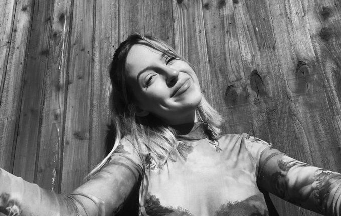A no makeup, enjoy the sun but can&rsquo;t avoid the black and white filter kinda day- https://t.co/oZSGpG<a href="/tag/newprofilepic"class="tags"><span>#newprofilepic</span></a>