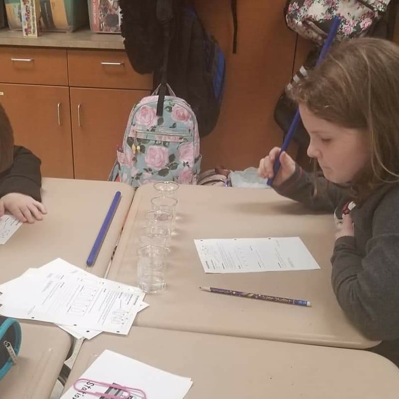smesbulldogs's tweet photo. 4th graders using thunder tubes, tuning forks, drums, and glockenspiel to learn about sound science! #music #4thgradespotlight #soundscience https://t.co/RJQSOk4InM