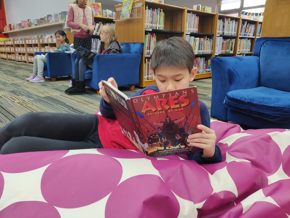 kimbrap's tweet photo. #caughtreading in our new beanbags, go ahead and jump! #jumpintoreading #librariesofsas https://t.co/G65xaI8Rxc
