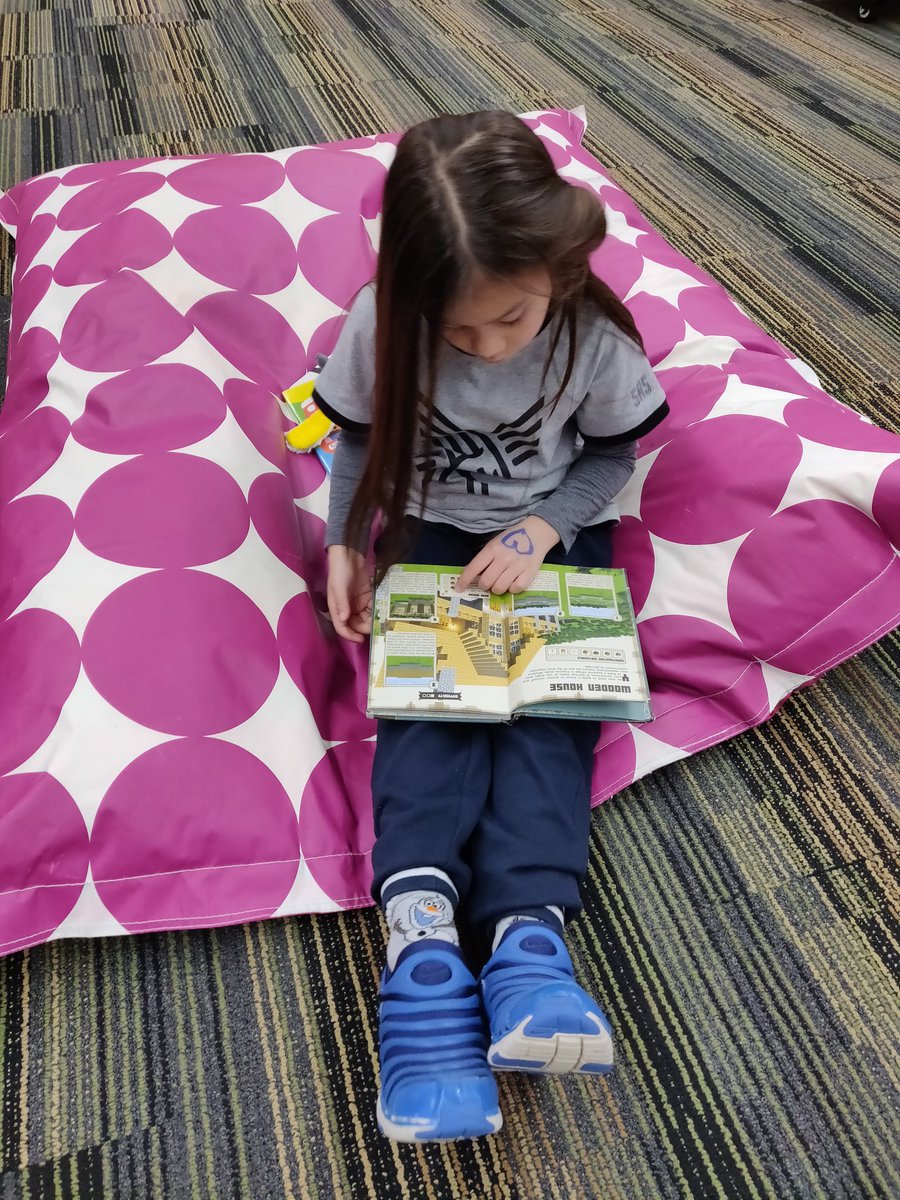 kimbrap's tweet photo. #caughtreading in our new beanbags, go ahead and jump! #jumpintoreading #librariesofsas https://t.co/G65xaI8Rxc