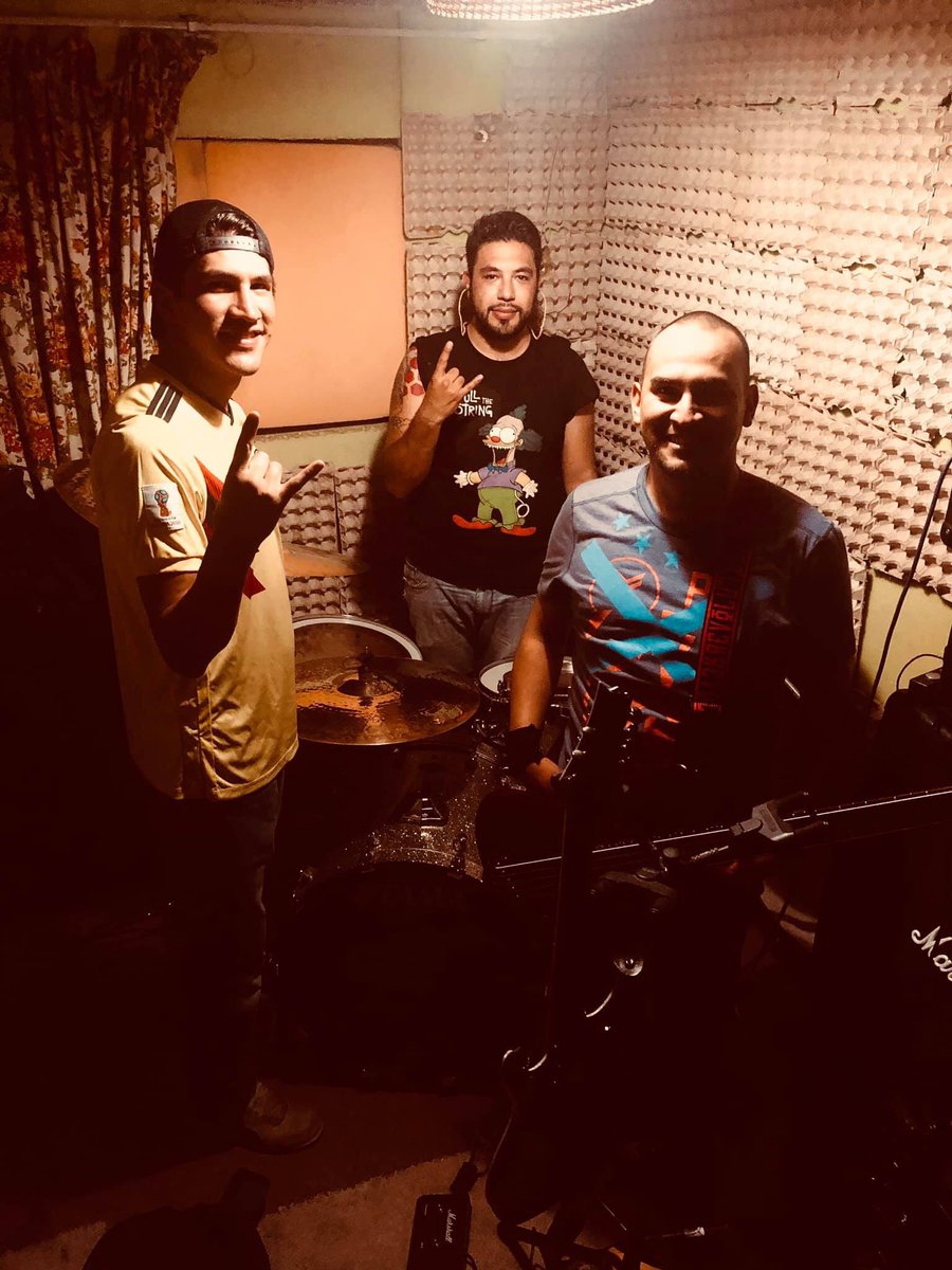 ElementalSick's tweet photo. 🥁🎤🎸#Elemental2019 https://t.co/cbaAi5QOwJ