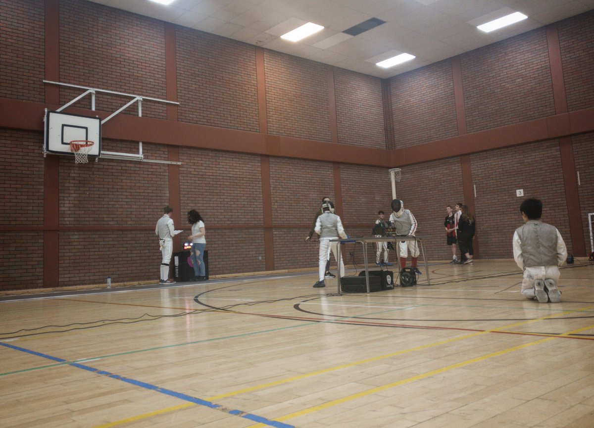 Welsh_Fencing's tweet photo. O'r neuadd / From the hall #UnNeuaddBrysur #OneBusyHall https://t.co/O2IvsUOphQ