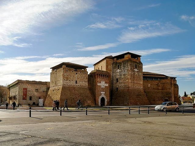 usychan's tweet photo. Castel Sismondo, l'ingresso al centro storico
•
•
•
•
•
•
•
•
#rimini #comunerimini #igersrimini #turismoer #volgorimini #volgoemiliaromagna #prettyromagna #IlikeItaly #uauemiliaromagna #uauitalia #honor9 #photoshopexpress #saturday #centrostoric… https://t.co/VekudrY0Rt https://t.co/8rRtMYkIuN
