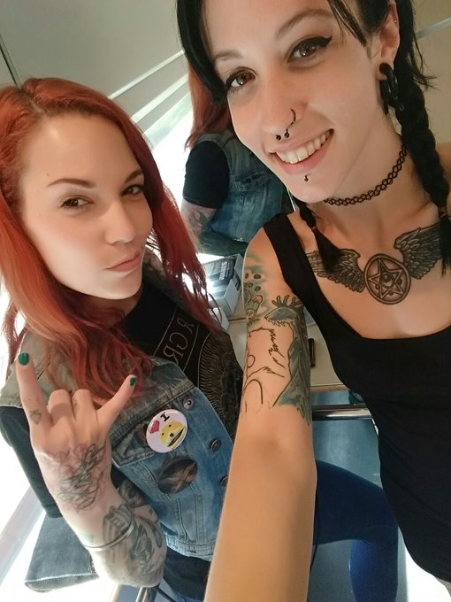 Alg&uacute;n voluntario que quiera invitarnos a comer y dar un paseo con nosotras en #Tenerife ? 😊😋 https://t<a href="/tag/tenerife"class="tags"><span>#tenerife</span></a>