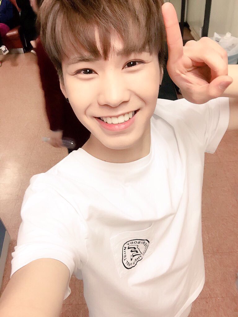 astrohazone's tweet photo. [Rocky Birthday]

🎉02 25 2019🎉
12:00AM KST / 10:00PM WIB
Hashtag untuk birthday Rocky
#HappyRockyDay
#RockyDay 
#ASTRO #아스트로 

Jangan lupa tag @offclASTRO 💜 https://t.co/1j4ip7D3TZ