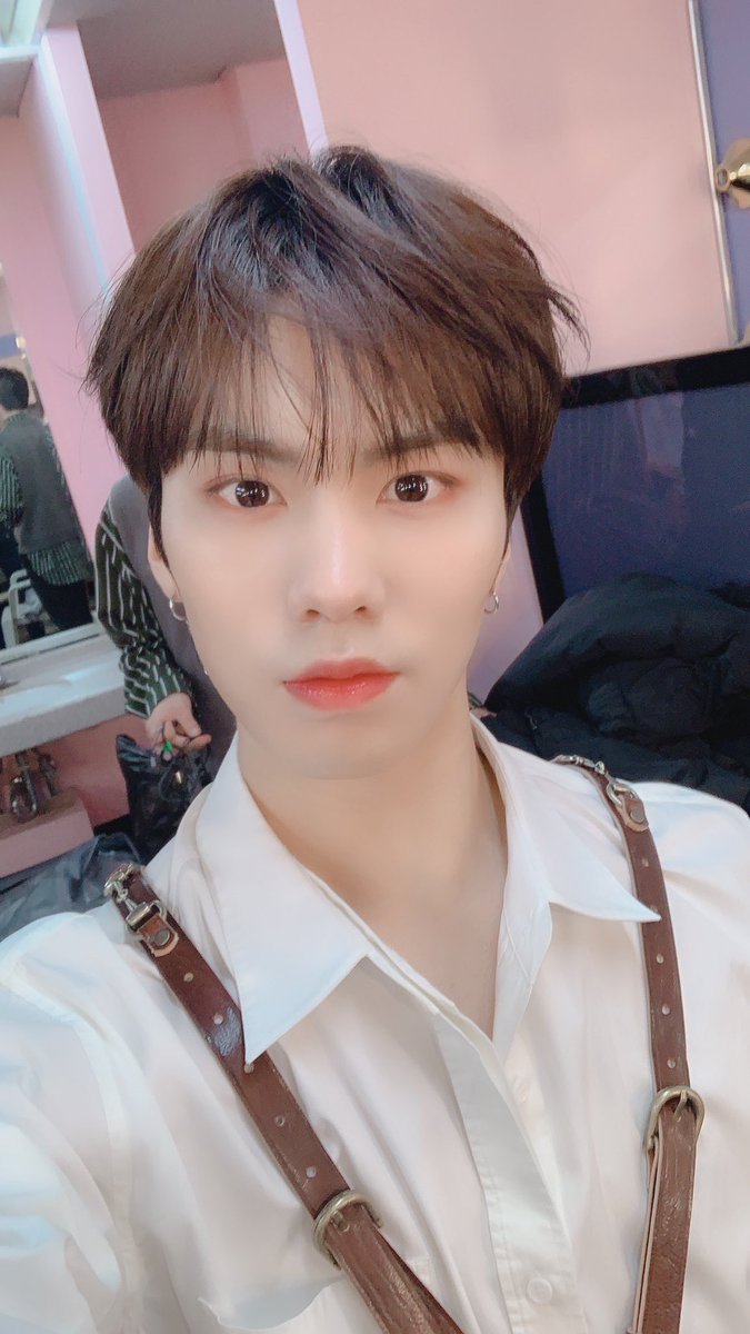 astrohazone's tweet photo. [Rocky Birthday]

🎉02 25 2019🎉
12:00AM KST / 10:00PM WIB
Hashtag untuk birthday Rocky
#HappyRockyDay
#RockyDay 
#ASTRO #아스트로 

Jangan lupa tag @offclASTRO 💜 https://t.co/1j4ip7D3TZ