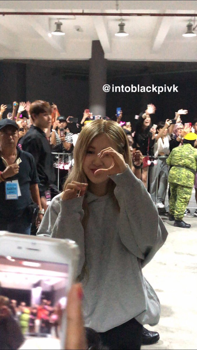 intoblackpivk's tweet photo. please chaeng is so cute 😭😭😭💓 https://t.co/hjM9UFGA6F