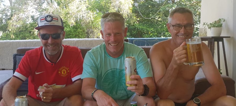 LuckyGordy's tweet photo. When your two mates are crazy about footie and one supports Man U and the other Liverpool you have to join for beers to see the fireworks. #ManUtdVLiverpool #sssoccer https://t.co/GoeHRNdjxC