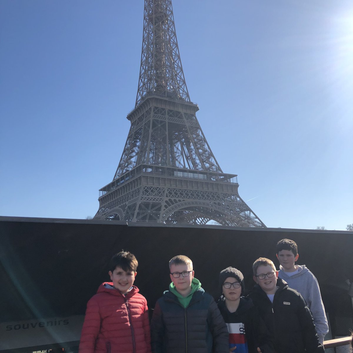 UrddCeredigion's tweet photo. Wedi cyrraedd Paris! Tywydd bendigedig a golygfeydd godidog wrth fynd lawr y Seine https://t.co/ZC4sn3nzbO