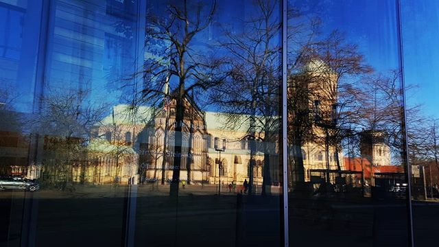 Reflection of Dom Platz

#reflectivephotography #münsterland #münster