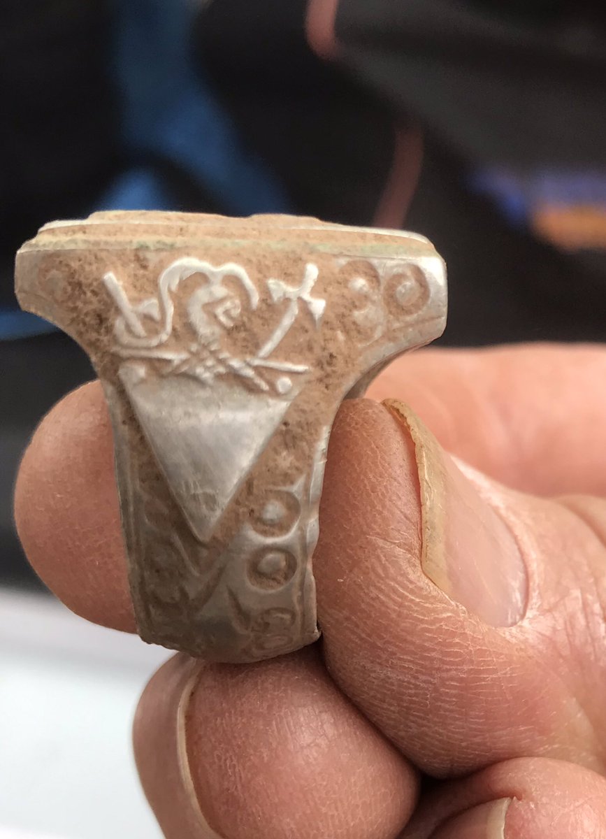 DudleyMDC1's tweet image. From today’s Dudley mdc dig. A cracking silver ring found by Stef.
