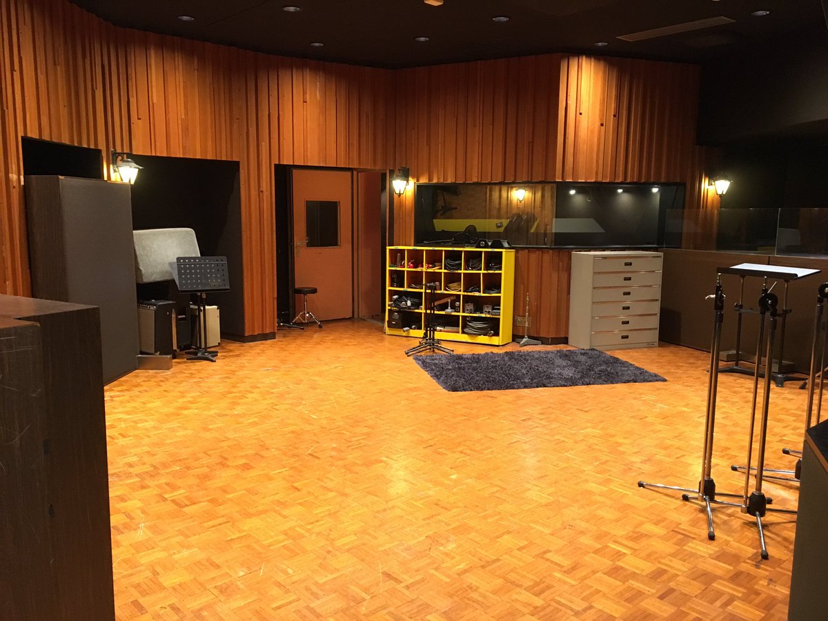 naka_koh's tweet photo. 無事終了。様々な縁が交錯する1日でした!
自分にとって始まりの場所でもあり挫折の場所でもあります。戻って来られたことに感謝。
#INSIDERECORDING
#キティ伊豆スタジオ https://t.co/5XusmIZDKa