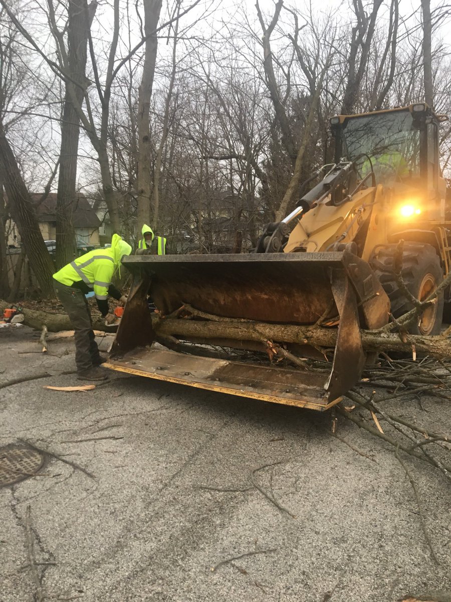 ⁦<a href="/StreetFrankfort/">Frankfort Street Department</a>⁩ out on Sunday morning working hard! Avoid Prairie Street near Harvard Terrace due to a couple trees down!!