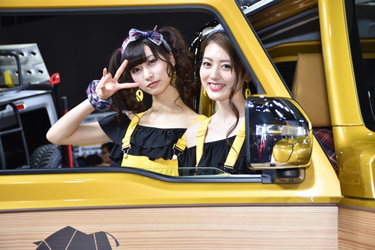 yokovic627's tweet photo. 【大阪オートメッセ】
スズキブース
丸山帆成美さん(@honamimaruyama)
葉月蓮さん(@hazuki_ren_ )
#SUZUKI #JIMNY #SIERRA #PICKUPSTYLE #ピースサイン https://t.co/TQzU62OFS0