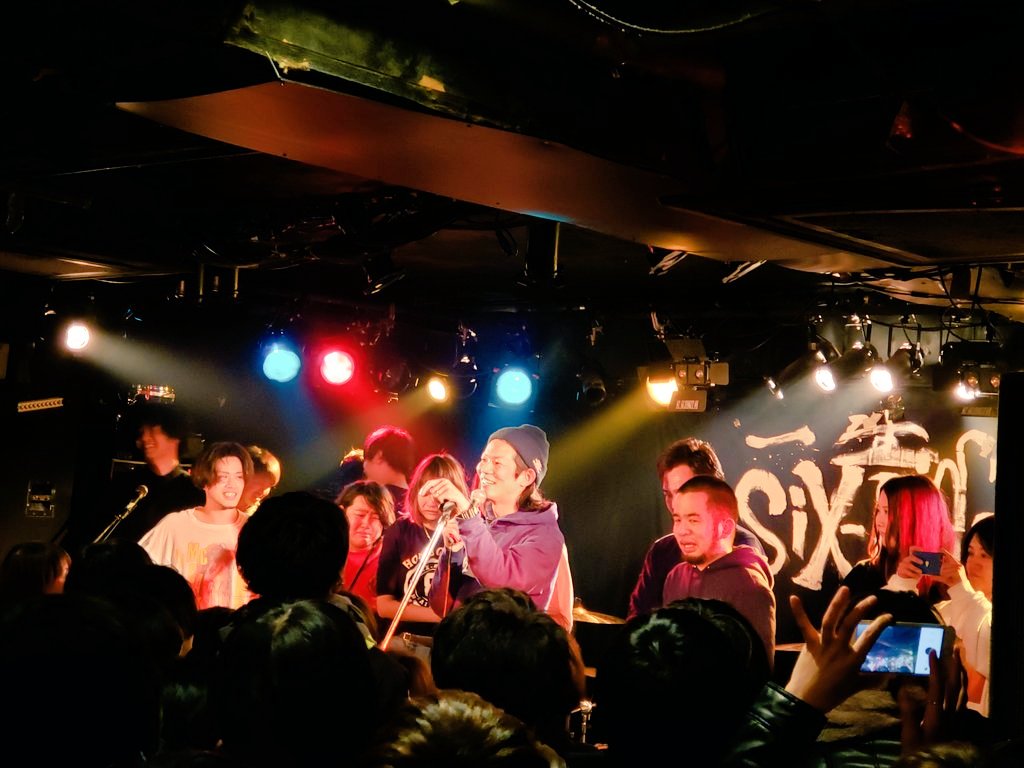 Takay_vogt's tweet photo. 涙止まんないです
本当に最後の最後まで温かくて最高のライブハウスでした
ここで学んだことは一生忘れません
#SiXDOG https://t.co/K9tbGAmObD