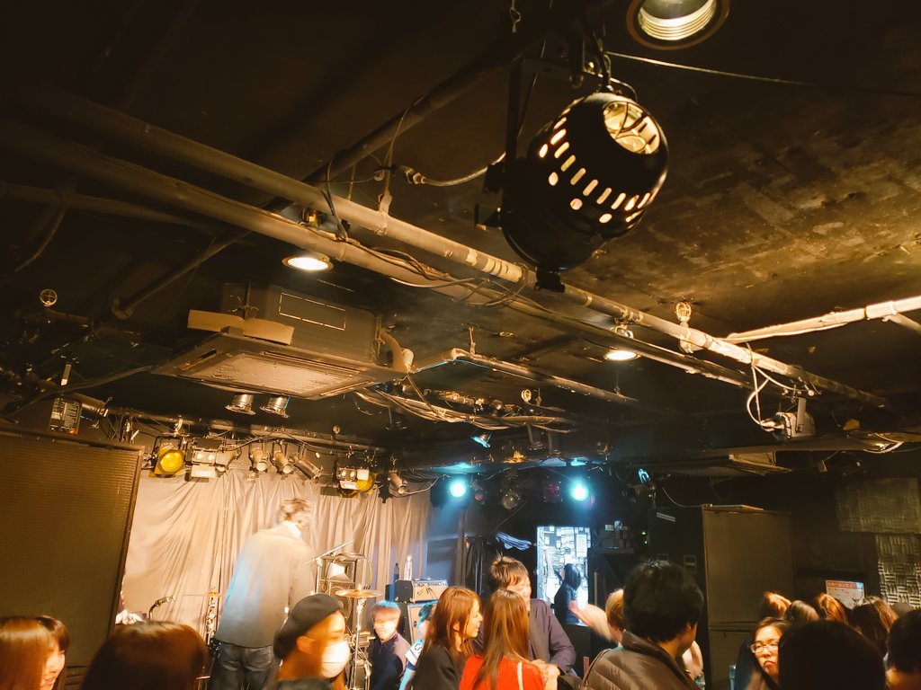 Takay_vogt's tweet photo. 涙止まんないです
本当に最後の最後まで温かくて最高のライブハウスでした
ここで学んだことは一生忘れません
#SiXDOG https://t.co/K9tbGAmObD