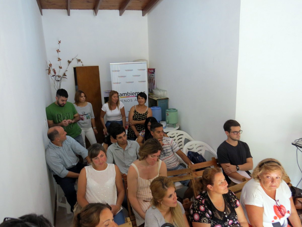 mperezpelaez's tweet photo. En San Miguel del Monte con @diezflavio @RedComunicador7 y equipo @lucascrear realizamos una jornada de #capacitación al equipo @ferrandisandra #Cambiemos #Pro La importancia de comunicar el gran trabajo que están realizando en el distrito, la escucha activa y cercanía. #Futuro https://t.co/hukW9sUZuy