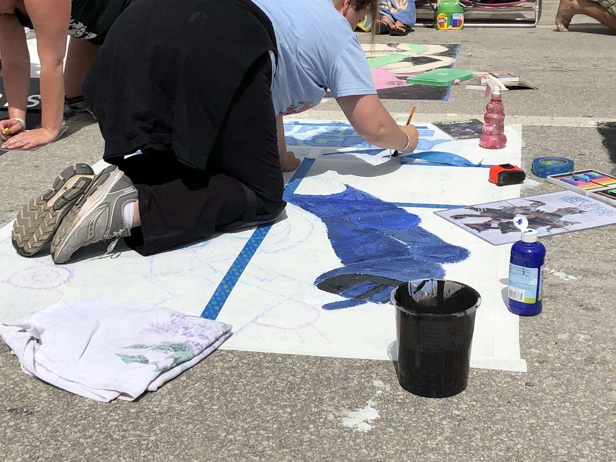 CosmicTimes's tweet photo. Yesterday at the Lake Worth Street Painting Festival @CreatesHeidi (with an assist from @MartinPierro1) brought @Mike_Wagganer’s Deep Space Tragedy to life with paint and chalk right on the street.
#IwantMyDST #BeCosmic #JourneysEnd #Comics #IndieComics #LakeWorth https://t.co/ZrKh7tCctT