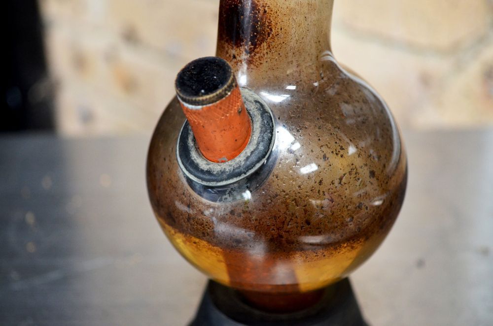 ThinkTankExile's tweet photo. PSA: Clean Your Bong Before It Looks Like This

It’s embarrassing to offer a friend a hit from a bong filled with bodily fluids, mold, and bacteria -- and it's bad for your health.  https://t.co/wPfWVFd7Ke https://t.co/slq2uFXODU
