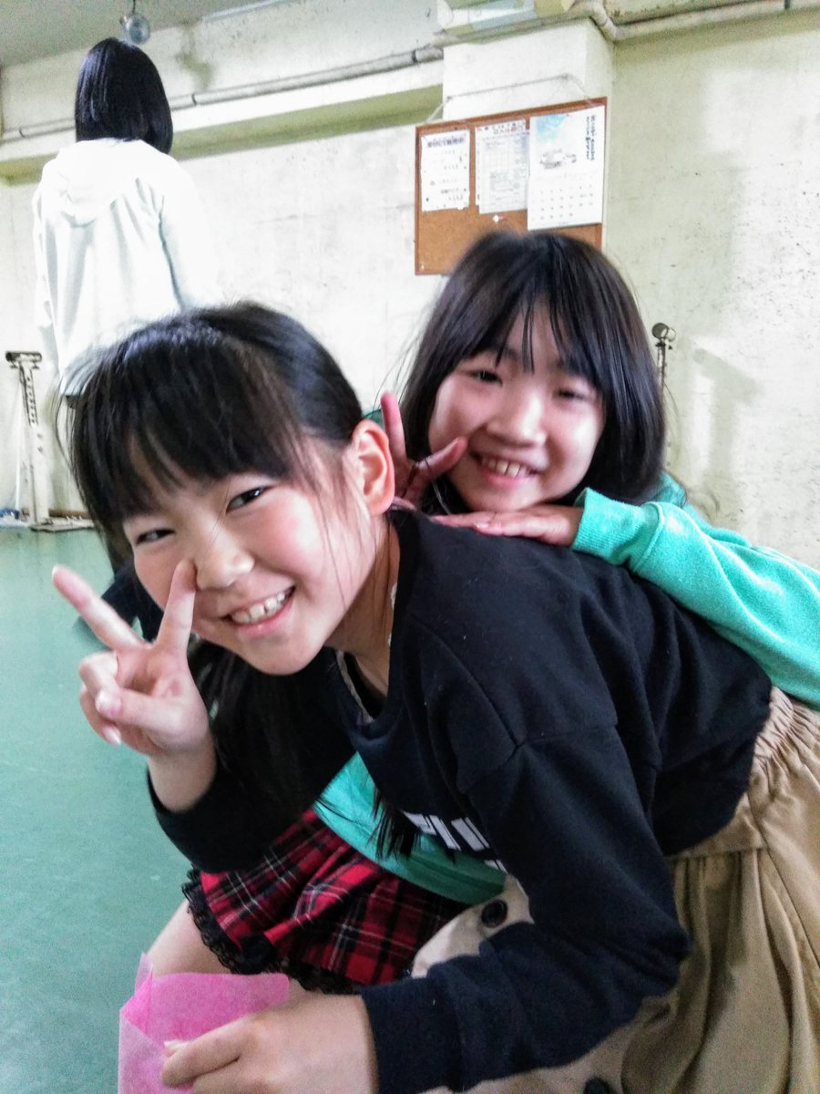 ট ইট র クロワッサン 越谷ご当地アイドル クロワッサンメンバー紹介 右 ひめめ イメージカラーは黄色 おしゃべり大好きメガネっ娘ひめめです 左 そらな イメージカラーは 黒 歌もダンスも大好きです クロワッサンのメンバーは7人 お名前 ট ইট র クロワッサン 越谷ご当地アイドル クロワッサンメンバー紹介 右 ひめめ イメージカラーは黄色 おしゃべり大好きメガネっ娘ひめめです 左 そらな イメージカラーは 黒 歌もダンスも大好きです クロワッサンのメンバーは7人 お名前