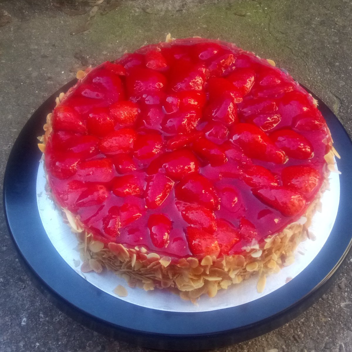Christinashobbys En Twitter Hallo Wer Mochte Heute Bei Diesem Schonen Wetter Ein Stuck Erdbeerkuchen Geniessen Dann Kommt Beim Cafe Uhl Vorbei Und Geniesst Ein Stuck Kuchen Eis Oder Einfach Nur Ein Kaffee