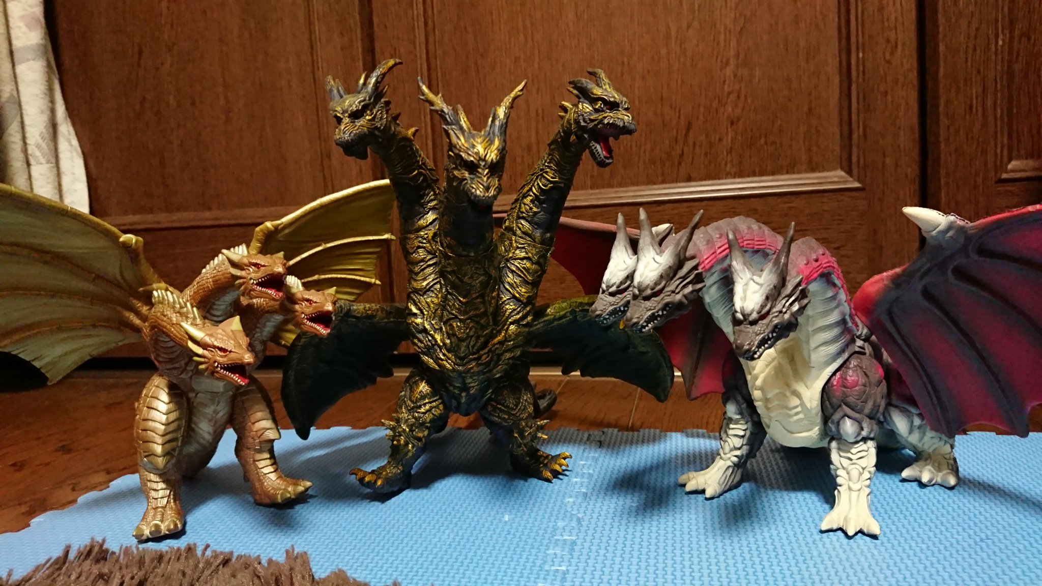 悪七郎景清 あなたのソフビ紹介 白亜紀型キングギドラ カイザーギドラ デスギドラ ひとまず三体 O 白亜紀型キングギドラは今日ゲットしてきましたが 一番安かった 有難い 悪七郎景清 あなたのソフビ紹介 白亜紀型キングギドラ カイザーギドラ デスギドラ ひとまず三体 O 白亜紀型キングギドラは今日ゲットしてきましたが 一番安かった 有難い