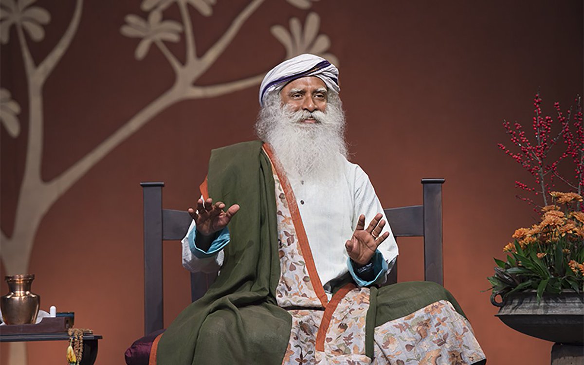 SadhguruAcademy's tweet image. Tomorrow evening, just check, “Am I a little better than yesterday?” Just look at these twenty-four hours – it will make you more conscious. You will do your best about whatever you are conscious of. .@SadhguruJV #lifehack #HumanIsNotaResource