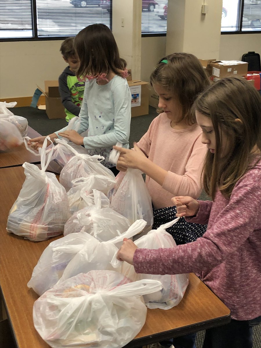 jpcbehope's tweet photo. Character Ambassadors led the way to pack more than 1100 Buddy Bags for @FMFOhio, demonstrating a sense of compassion and service for kids citywide @wcsdistrict . Hands and Voices of Hope Ambassadors improve themselves, their schools, and their community! https://t.co/P7L9G8WkxS