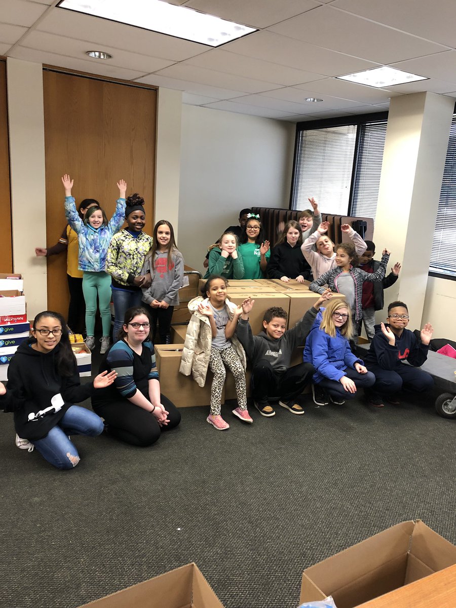 jpcbehope's tweet photo. Character Ambassadors led the way to pack more than 1100 Buddy Bags for @FMFOhio, demonstrating a sense of compassion and service for kids citywide @wcsdistrict . Hands and Voices of Hope Ambassadors improve themselves, their schools, and their community! https://t.co/P7L9G8WkxS