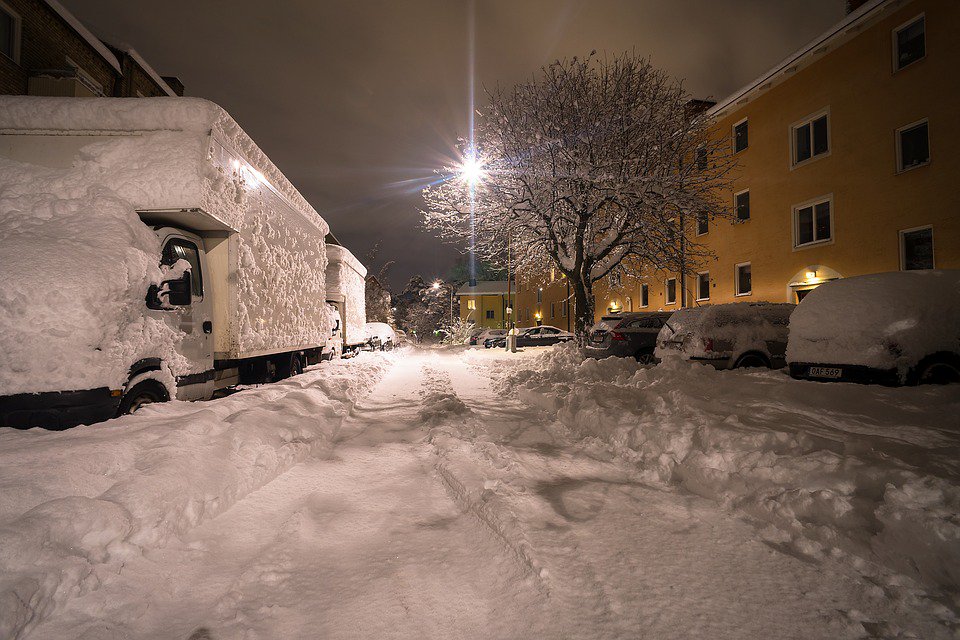 NWSLaCrosse's tweet photo. As of 6 a.m. this morning, Rochester, MN has observed 73.5" of snow for the season so far, and 39.7" for February alone. Snow depth this morning was 28" but record is 29". #rochmn @flyrst https://t.co/TlR8Ts5ssr