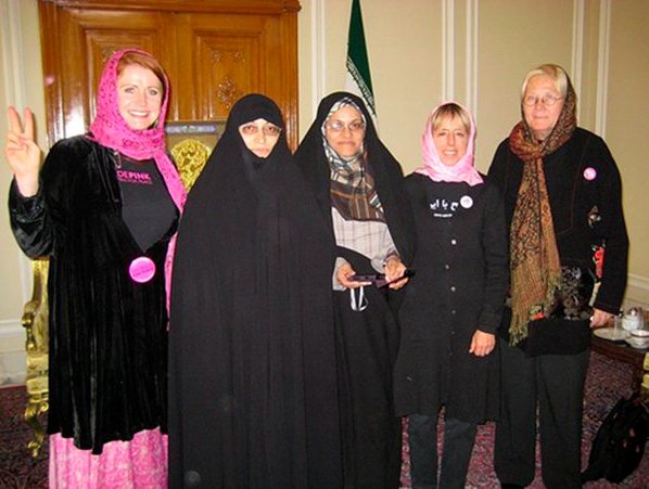 HumanRi22536433's tweet photo. @Hassanvand @codepink @medeabenjamin @StateDept @HudsonInstitute @JZarif #Medea_Benjamin has active for many years to promote dictatorial regimes. https://t.co/viFATd3bEL