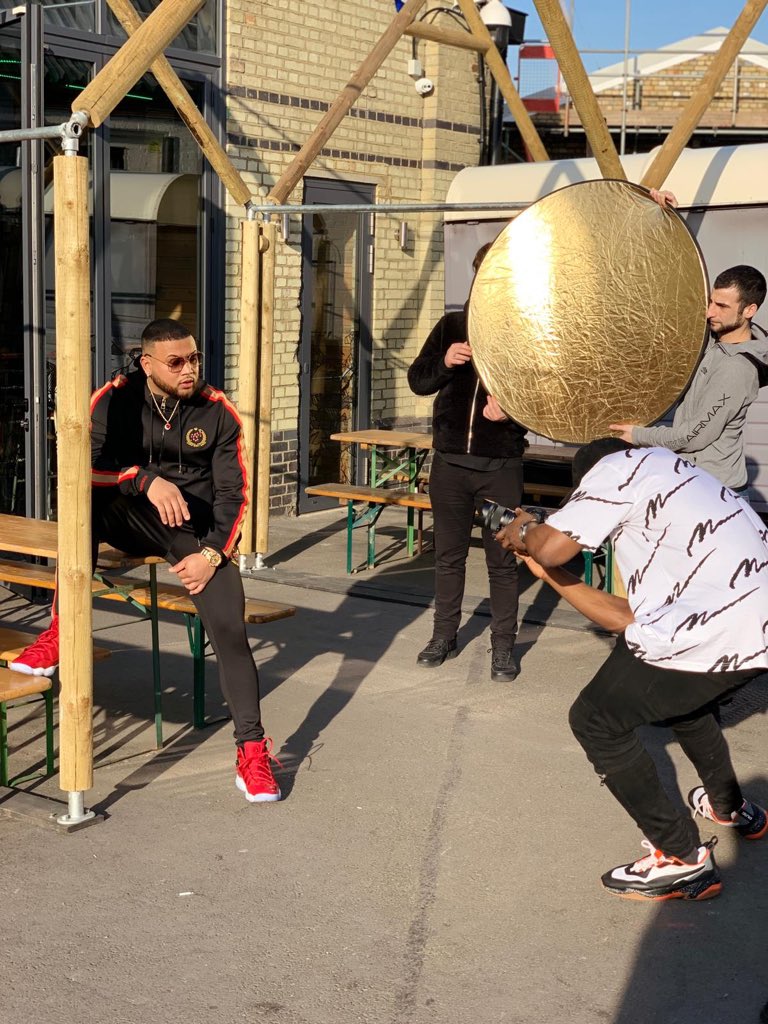 itzmeforeign's tweet photo. She wanna live my life style she wanna get famous banger on the way 🎥🔥🚨#behindthescene #HipHopMusic #afronation #afrobeat #mrstealyourgirl #Britawards #ukartist #writer #newtalent #commentbelow #model https://t.co/MtKpajqz2y