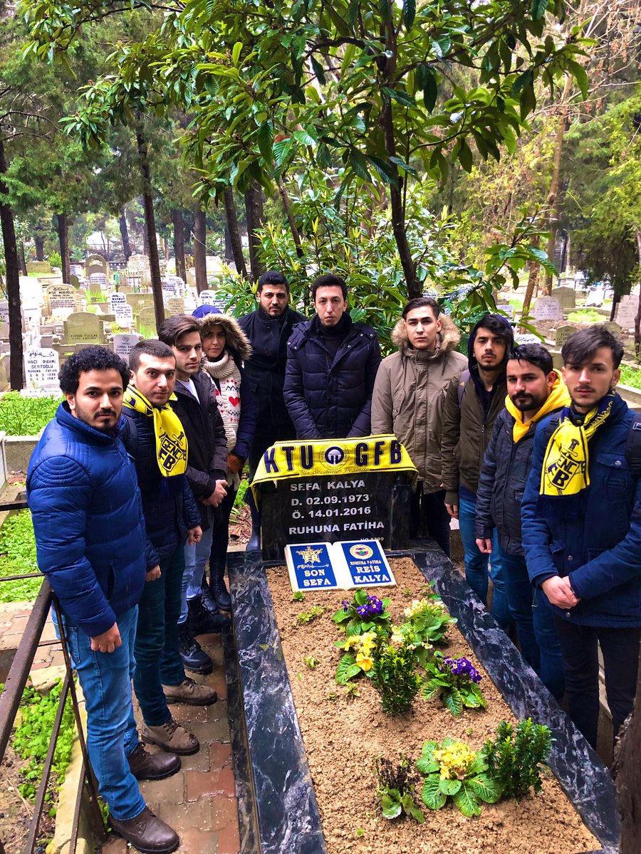 KTUGFB's tweet photo. Trabzon KTÜGFB ailesi olarak, Rahmetli Sefa Abimizin kabrini ziyarette bulunduk. Abimize tekrardan rahmet diliyoruz.

KTÜGFB olarak abimizin izinde Fenerbahçemizin peşinde olmaya devam edeceğiz. https://t.co/Hb2P4tNsrK