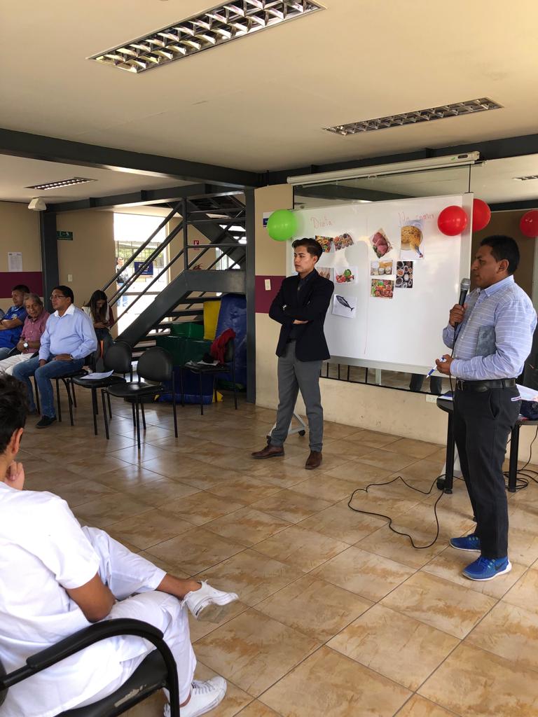 PabloCobos12's tweet photo. En #LlanoChico, comuna Cocotog. Entrega de certificados - proyectos de vinculación con el Instituto Libertad y Asogopar Quito https://t.co/SKkkIeuTPF