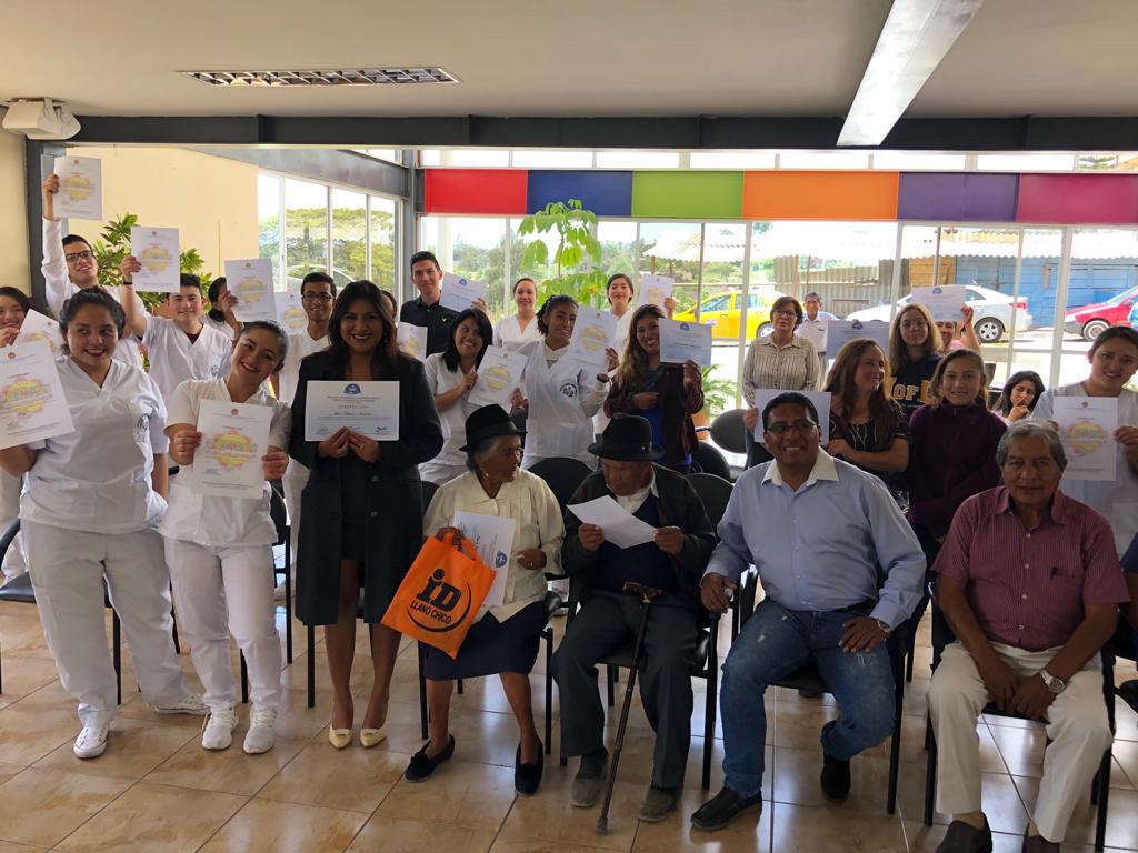 PabloCobos12's tweet photo. En #LlanoChico, comuna Cocotog. Entrega de certificados - proyectos de vinculación con el Instituto Libertad y Asogopar Quito https://t.co/SKkkIeuTPF
